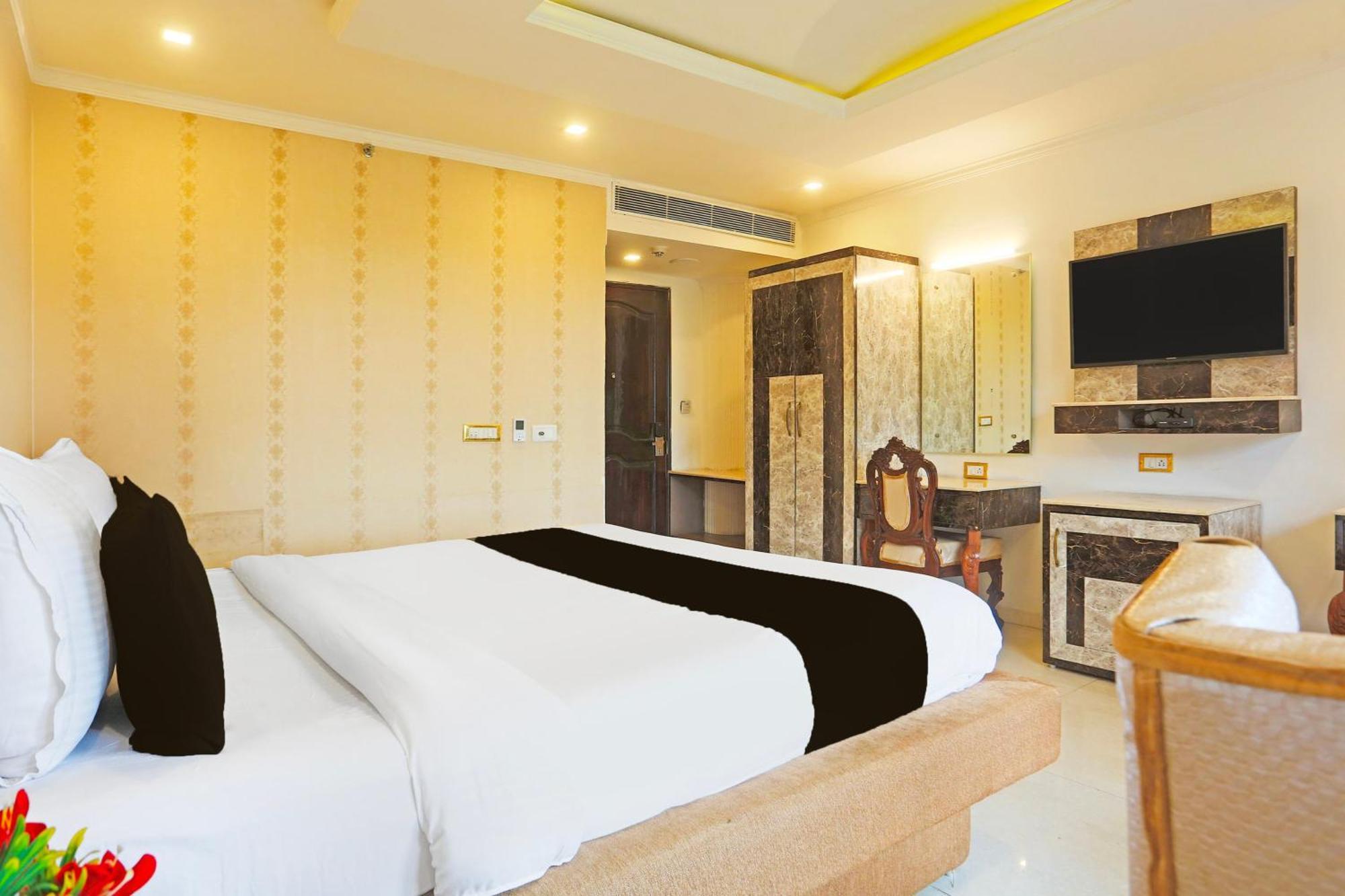Super Townhouse Oak Dharamshala Near Maximus Mall ภายนอก รูปภาพ