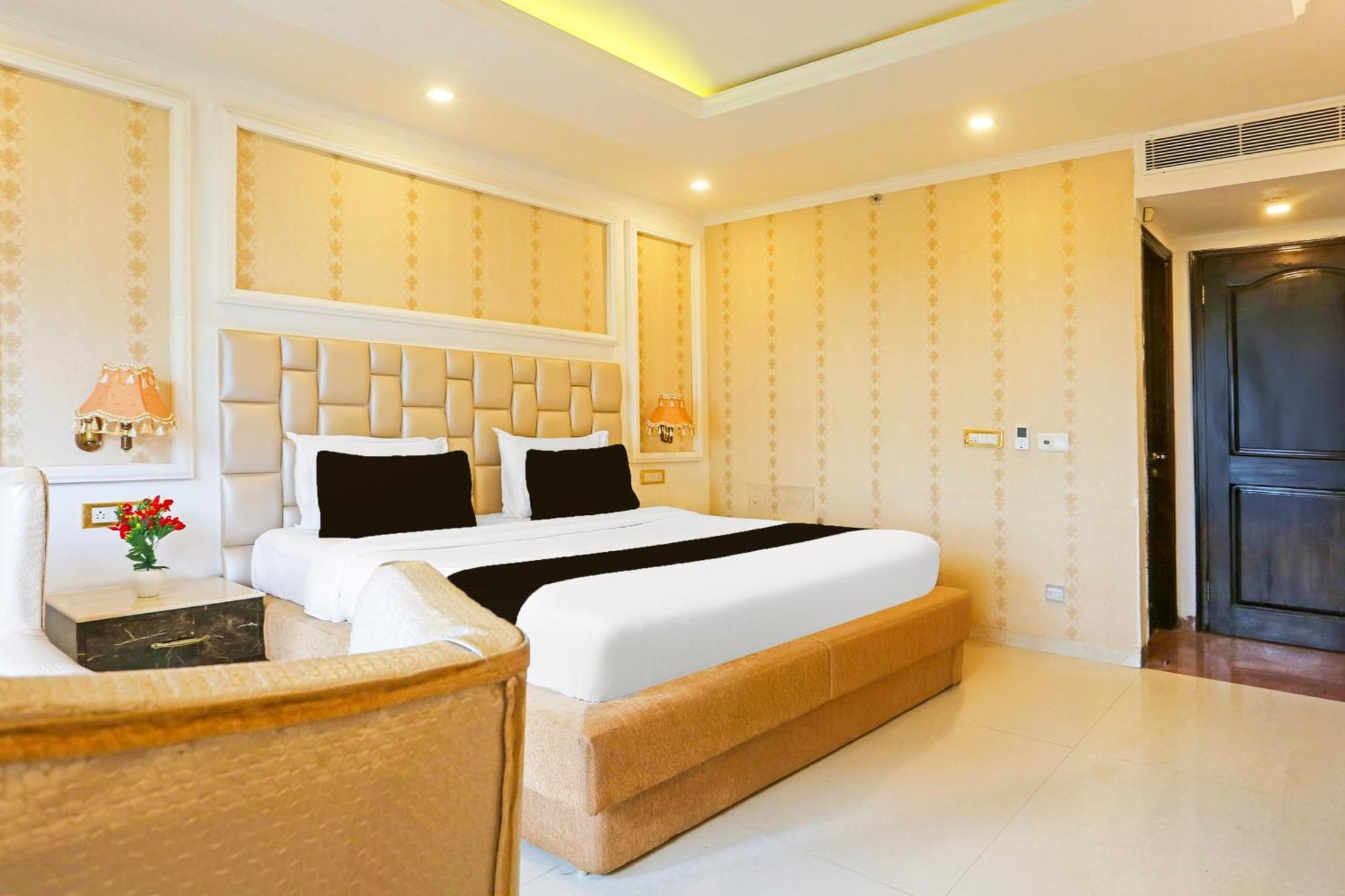 Super Townhouse Oak Dharamshala Near Maximus Mall ภายนอก รูปภาพ