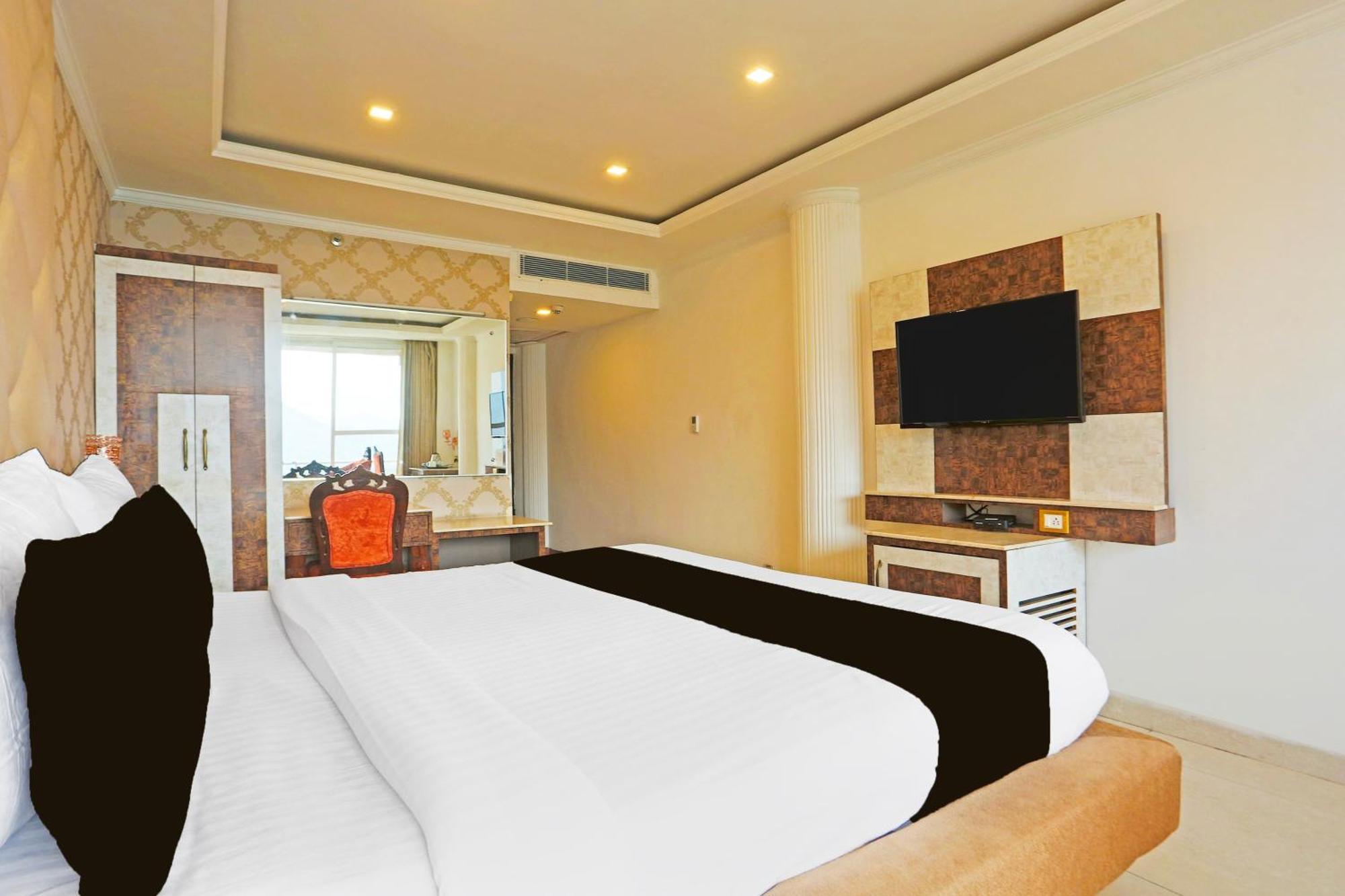 Super Townhouse Oak Dharamshala Near Maximus Mall ภายนอก รูปภาพ