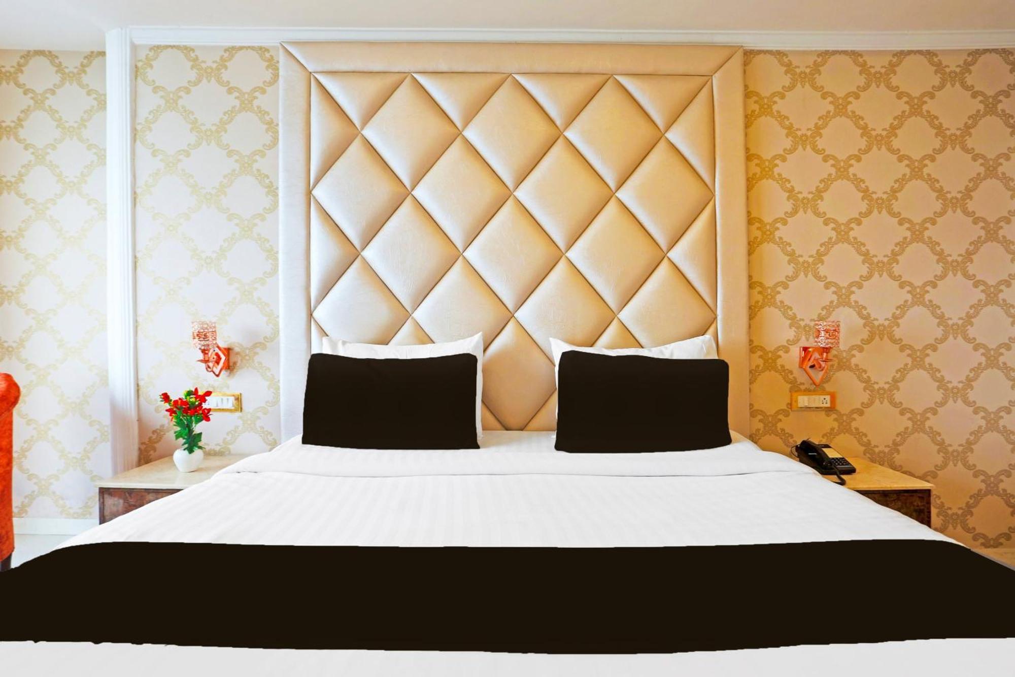 Super Townhouse Oak Dharamshala Near Maximus Mall ภายนอก รูปภาพ
