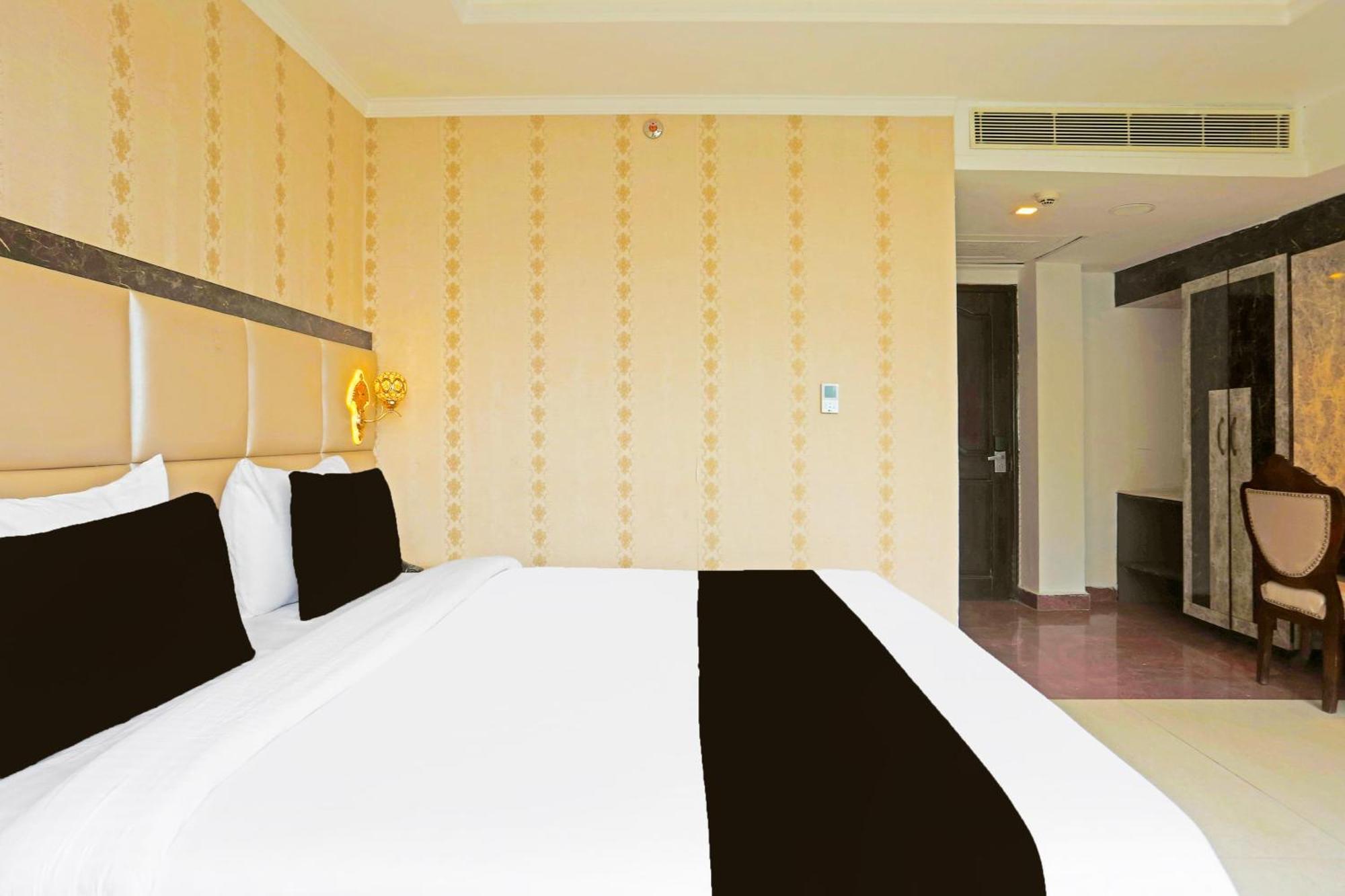 Super Townhouse Oak Dharamshala Near Maximus Mall ภายนอก รูปภาพ