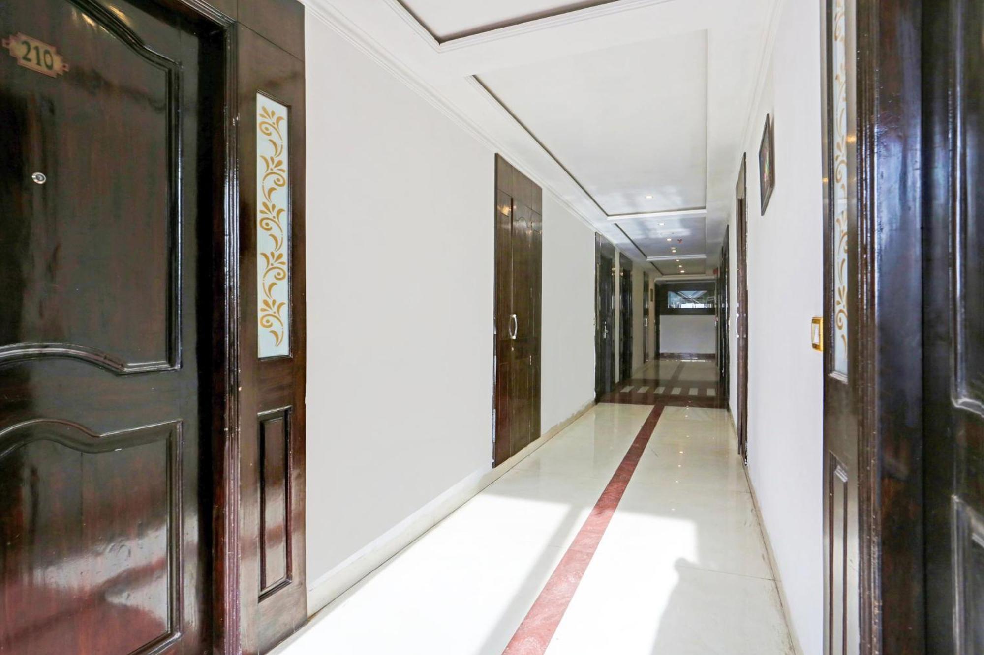 Super Townhouse Oak Dharamshala Near Maximus Mall ภายนอก รูปภาพ