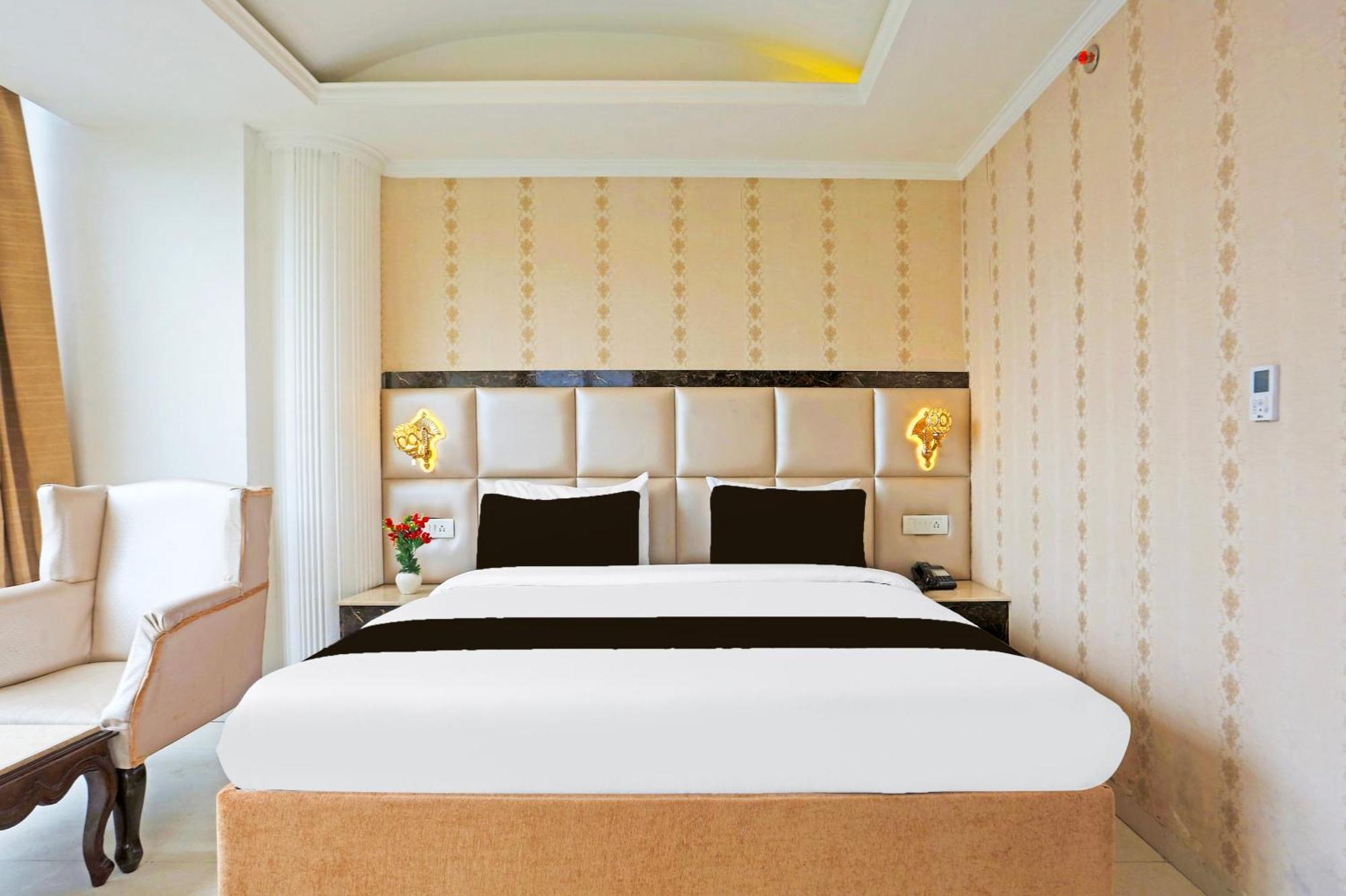 Super Townhouse Oak Dharamshala Near Maximus Mall ภายนอก รูปภาพ
