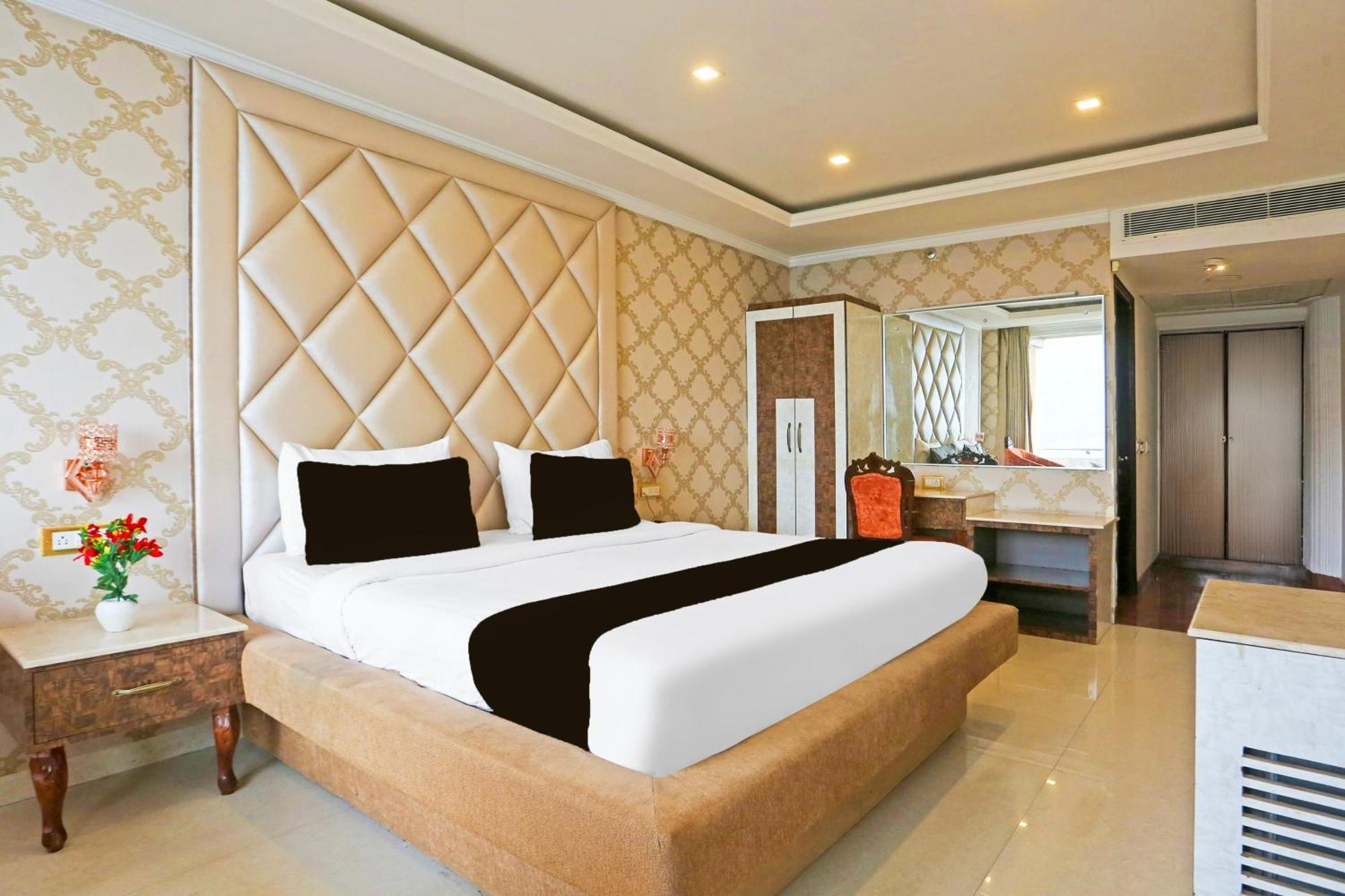 Super Townhouse Oak Dharamshala Near Maximus Mall ภายนอก รูปภาพ